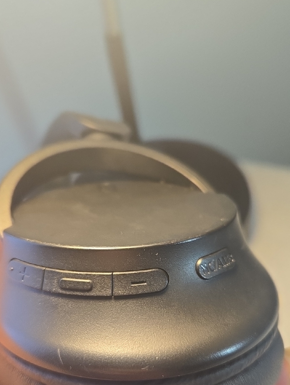 SONY Black Over-Ear Wired Headphones - Picture 7 of 15